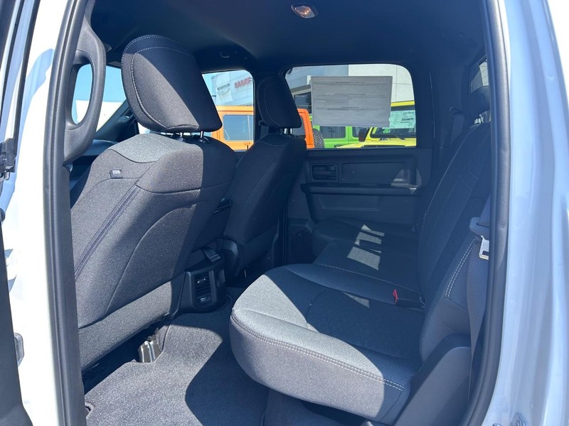 Ram 3500 Vehicle Full-screen Gallery Image 8