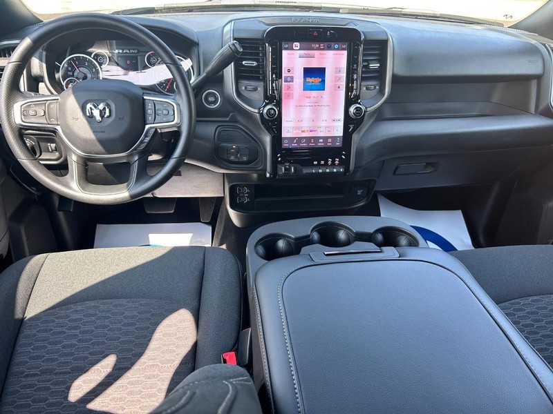 Ram 3500 Vehicle Full-screen Gallery Image 9