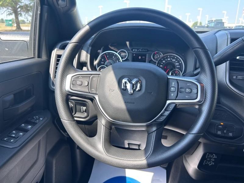 Ram 3500 Vehicle Full-screen Gallery Image 10