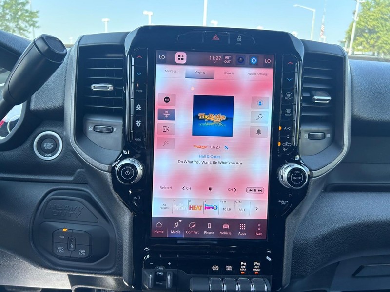 Ram 3500 Vehicle Full-screen Gallery Image 13