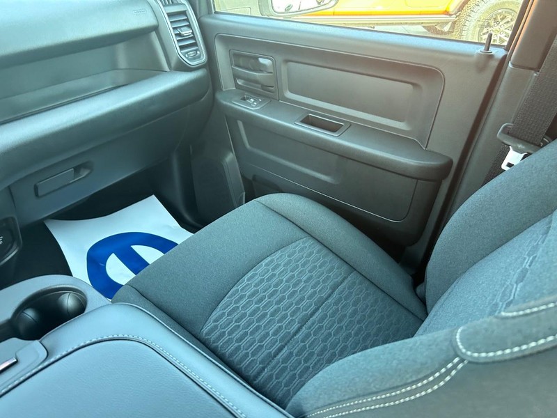 Ram 3500 Vehicle Full-screen Gallery Image 15