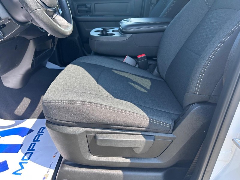 Ram 3500 Vehicle Full-screen Gallery Image 17