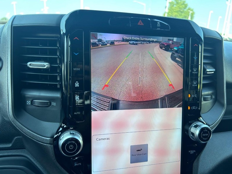 Ram 3500 Vehicle Full-screen Gallery Image 19