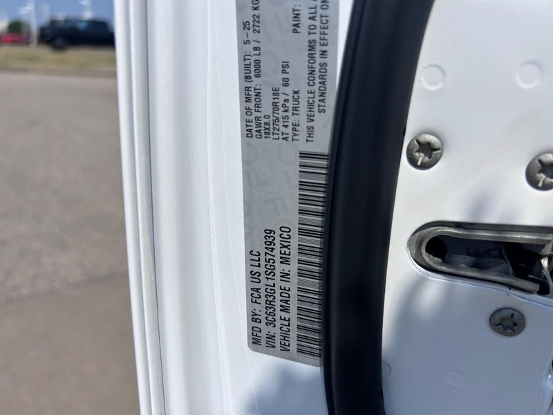 Ram 3500 Vehicle Full-screen Gallery Image 20