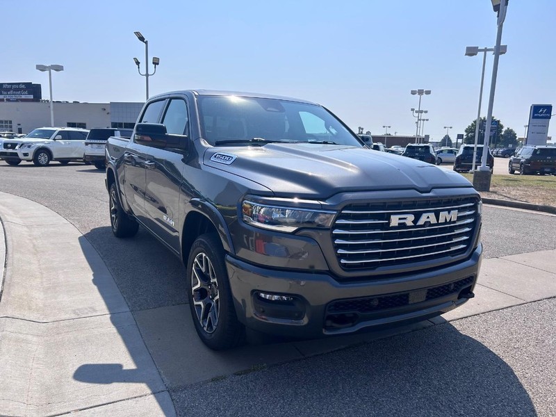 Ram 1500 Vehicle Full-screen Gallery Image 3