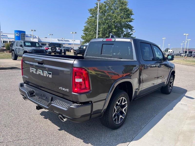 Ram 1500 Vehicle Full-screen Gallery Image 4