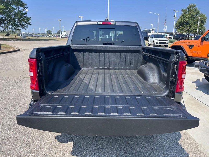 Ram 1500 Vehicle Full-screen Gallery Image 6