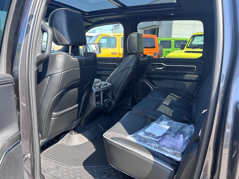 Ram 1500 Vehicle Full-screen Gallery Image 8