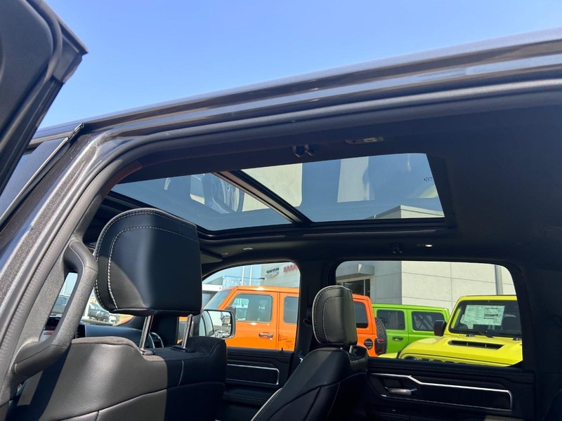 Ram 1500 Vehicle Full-screen Gallery Image 9