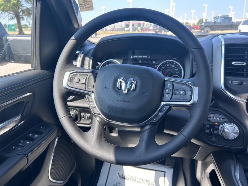 Ram 1500 Vehicle Full-screen Gallery Image 11