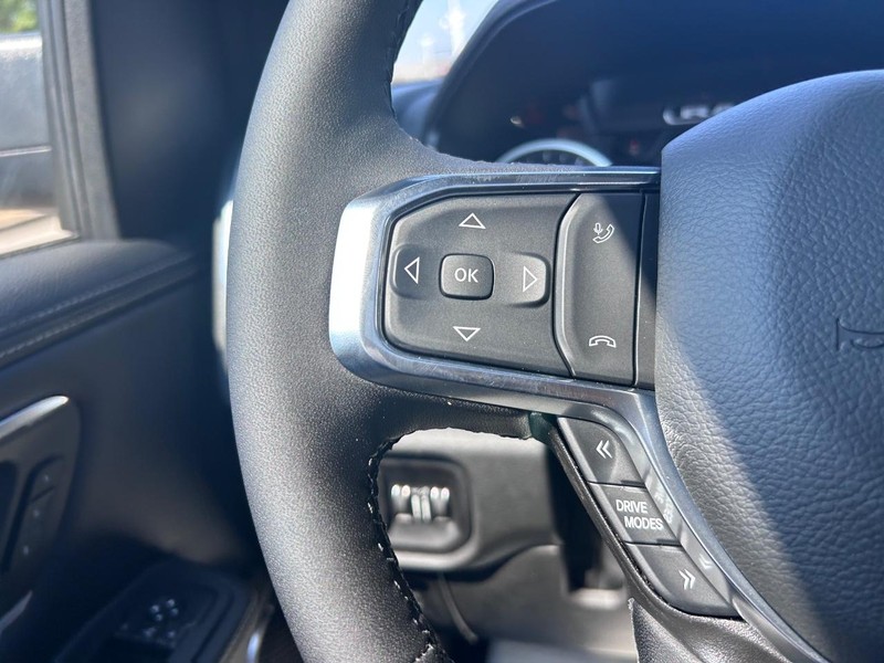 Ram 1500 Vehicle Full-screen Gallery Image 12