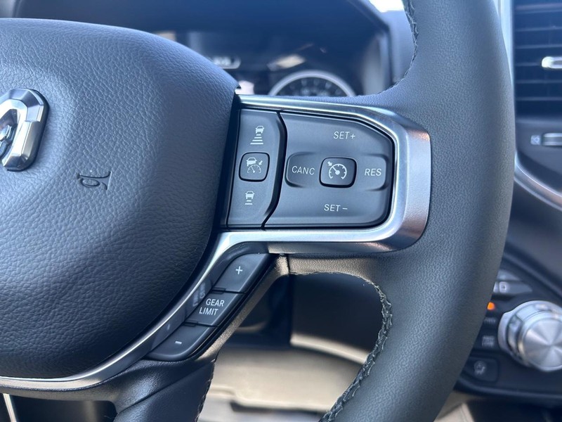 Ram 1500 Vehicle Full-screen Gallery Image 13