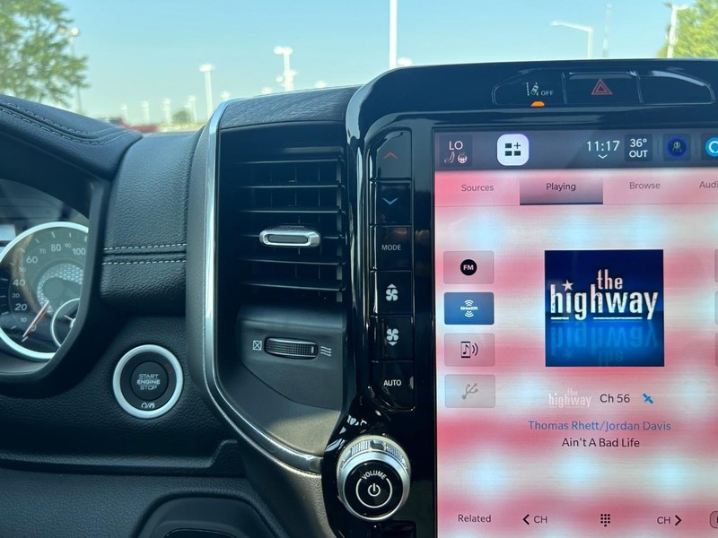 Ram 1500 Vehicle Full-screen Gallery Image 15