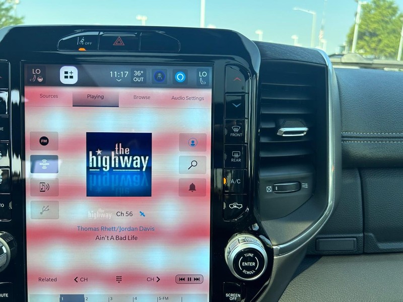 Ram 1500 Vehicle Full-screen Gallery Image 16