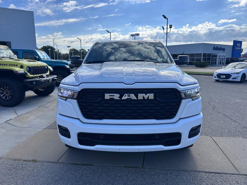 Ram 1500 Vehicle Full-screen Gallery Image 2