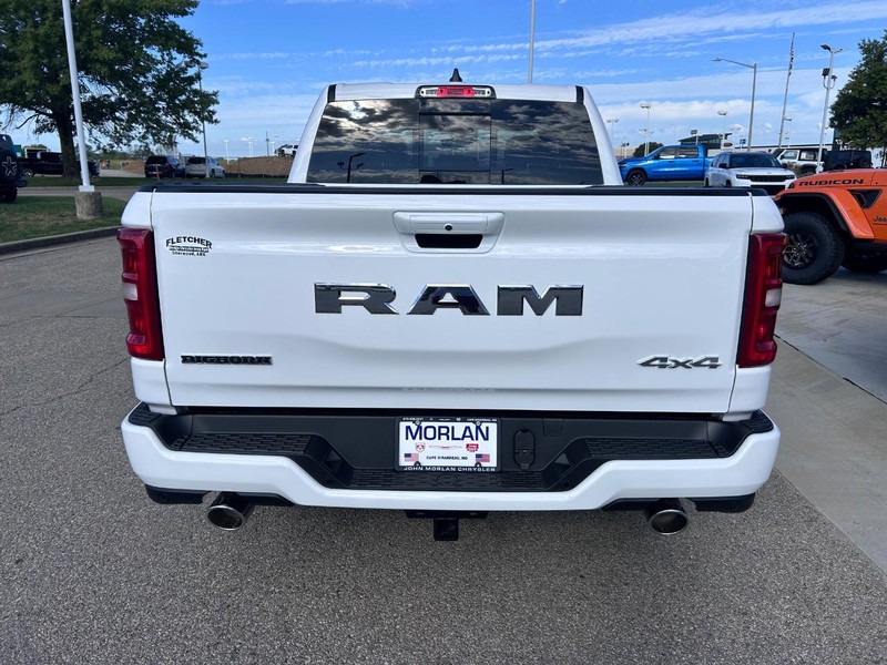 Ram 1500 Vehicle Full-screen Gallery Image 5