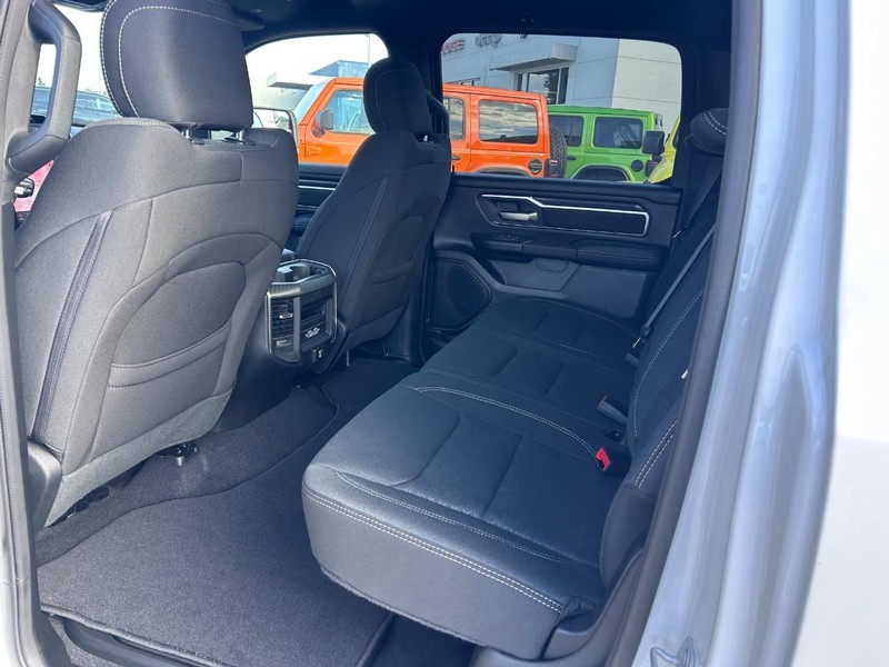 Ram 1500 Vehicle Full-screen Gallery Image 8