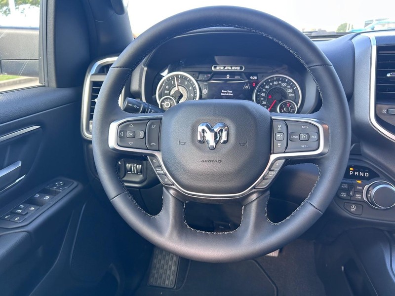 Ram 1500 Vehicle Full-screen Gallery Image 10