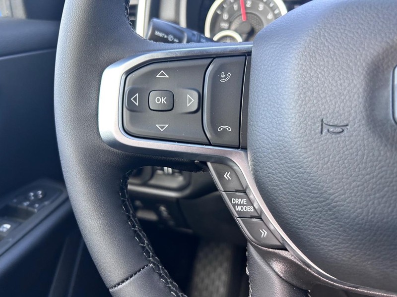 Ram 1500 Vehicle Full-screen Gallery Image 11