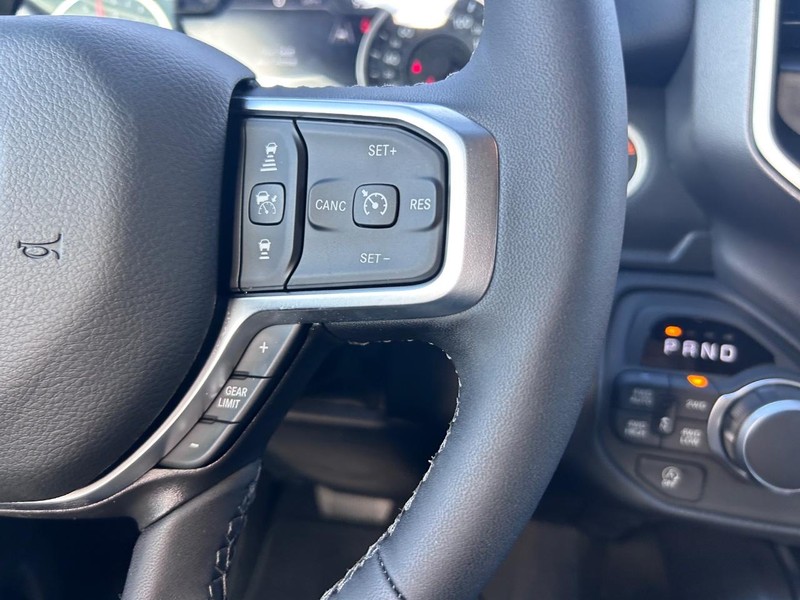 Ram 1500 Vehicle Full-screen Gallery Image 12