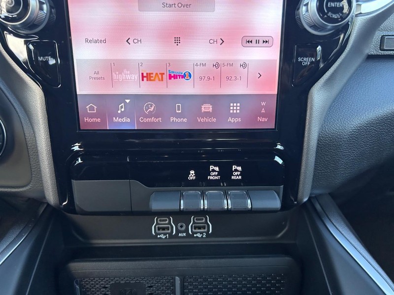 Ram 1500 Vehicle Full-screen Gallery Image 14