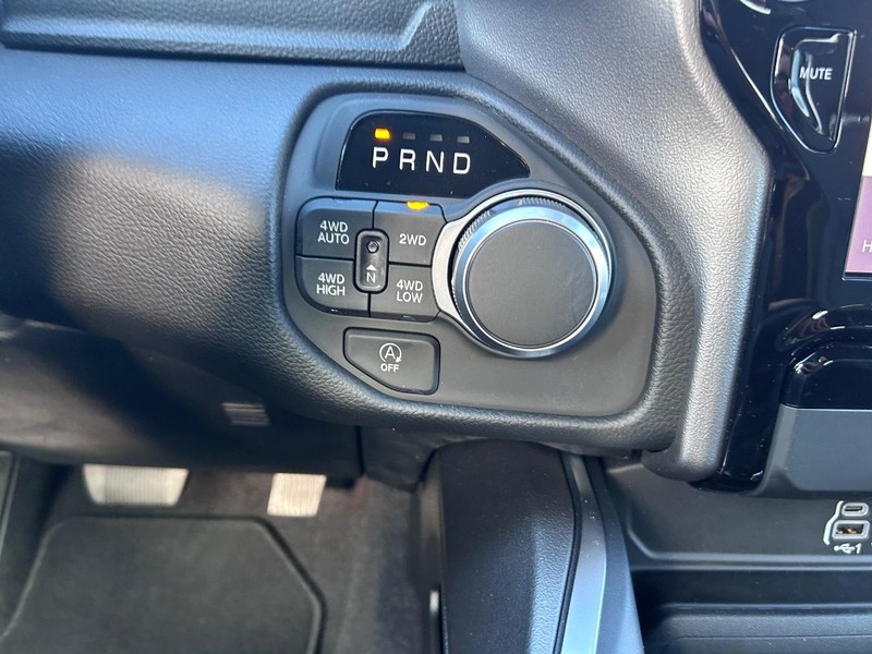 Ram 1500 Vehicle Full-screen Gallery Image 15