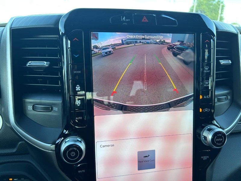 Ram 1500 Vehicle Full-screen Gallery Image 21