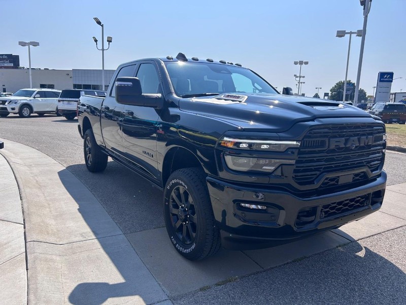 Ram 2500 Vehicle Full-screen Gallery Image 3