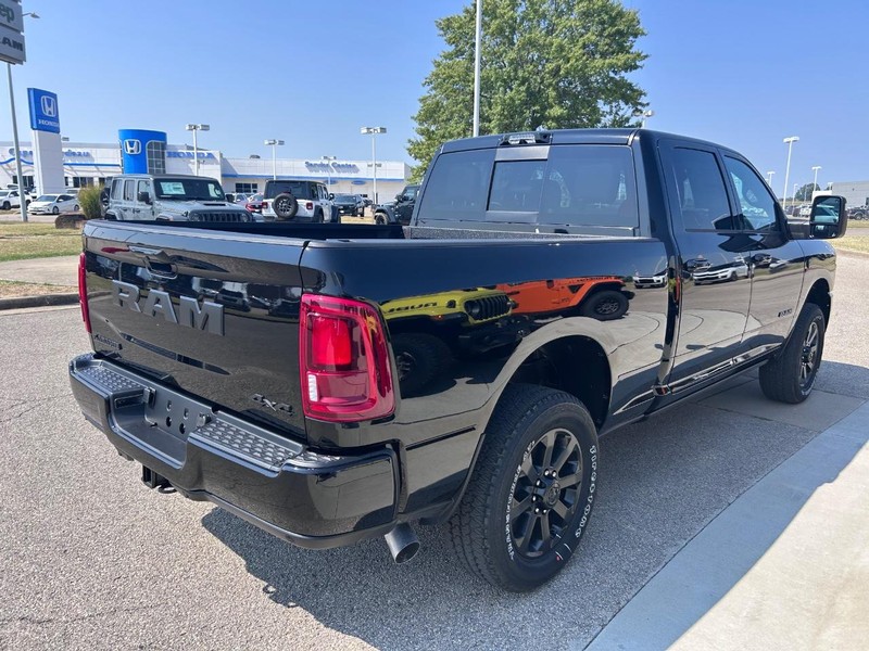 Ram 2500 Vehicle Full-screen Gallery Image 4