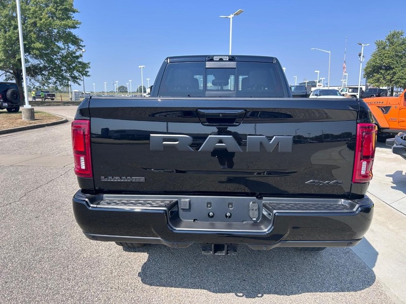 Ram 2500 Vehicle Full-screen Gallery Image 5