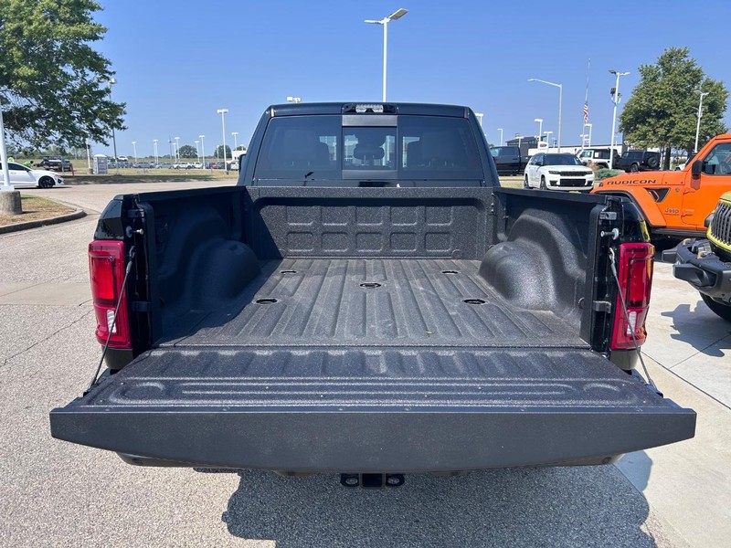 Ram 2500 Vehicle Full-screen Gallery Image 6