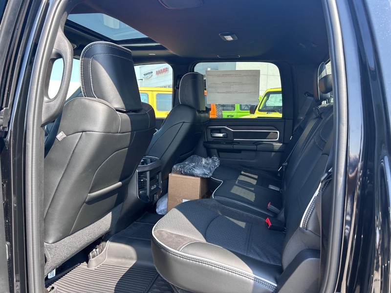 Ram 2500 Vehicle Full-screen Gallery Image 8