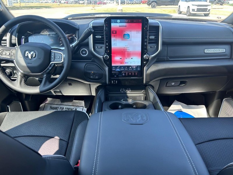 Ram 2500 Vehicle Full-screen Gallery Image 10