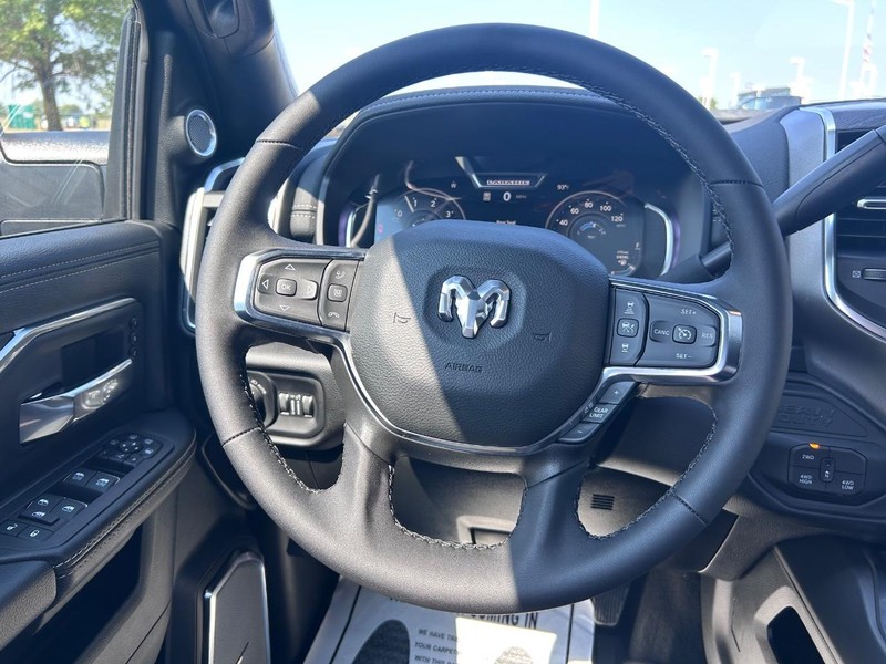 Ram 2500 Vehicle Full-screen Gallery Image 11