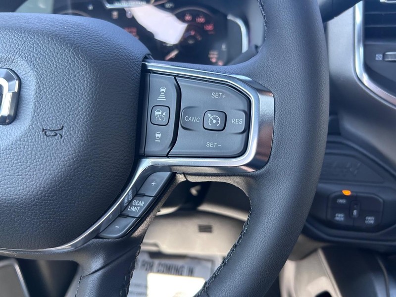 Ram 2500 Vehicle Full-screen Gallery Image 13