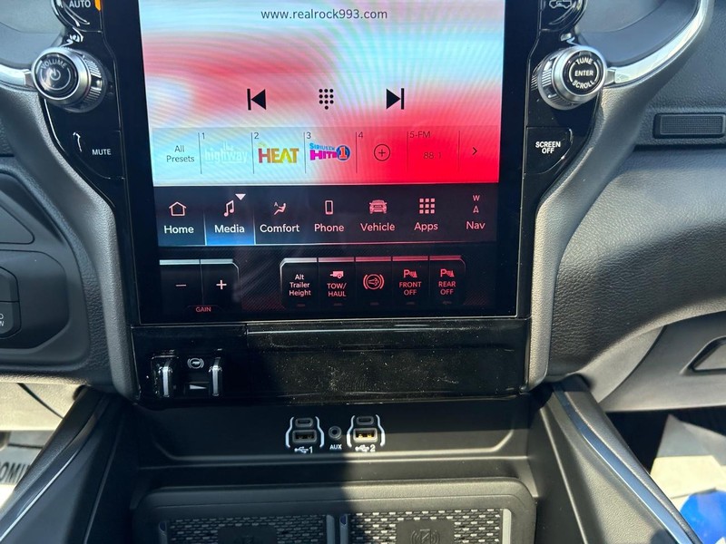 Ram 2500 Vehicle Full-screen Gallery Image 17