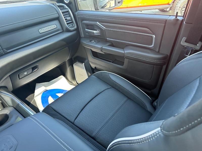 Ram 2500 Vehicle Full-screen Gallery Image 18