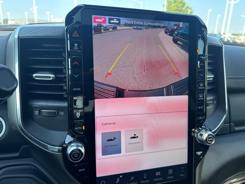 Ram 2500 Vehicle Full-screen Gallery Image 23