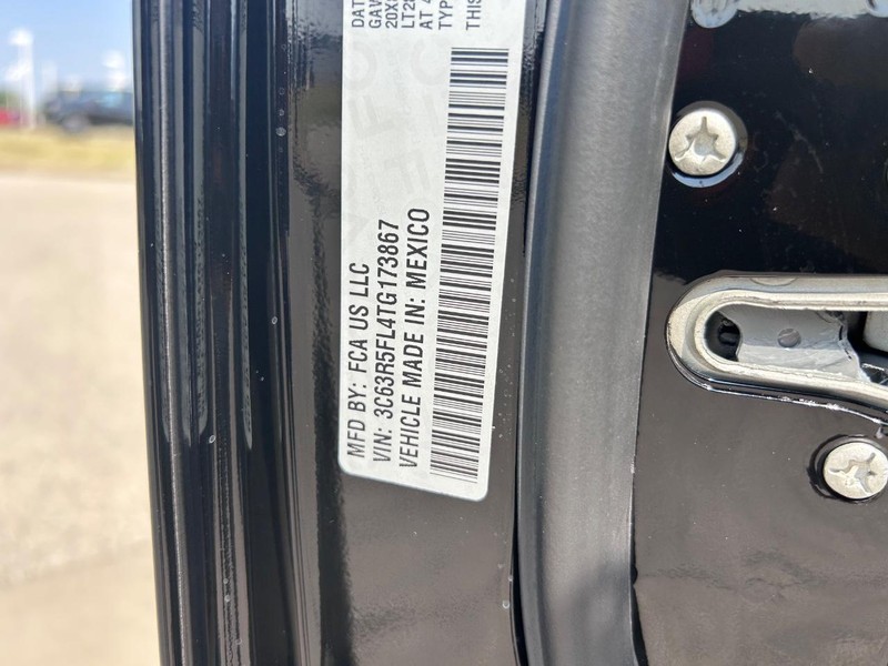 Ram 2500 Vehicle Full-screen Gallery Image 24