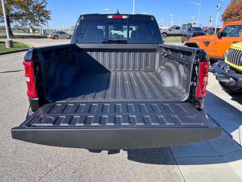 Ram 1500 Vehicle Full-screen Gallery Image 6