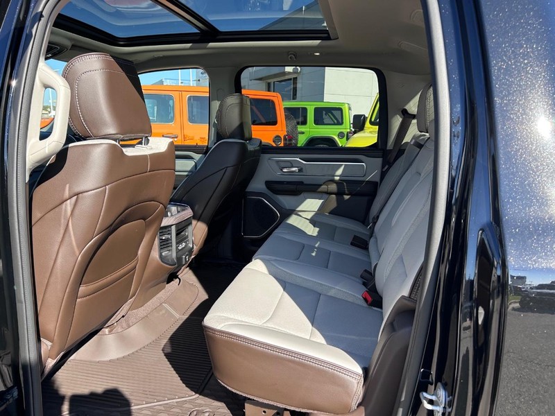 Ram 1500 Vehicle Full-screen Gallery Image 8