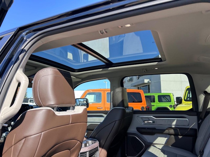 Ram 1500 Vehicle Full-screen Gallery Image 9