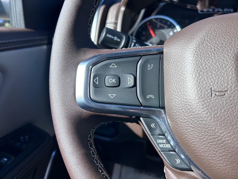 Ram 1500 Vehicle Full-screen Gallery Image 12