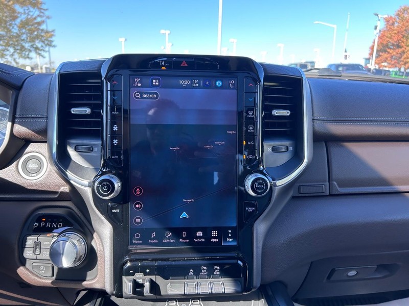 Ram 1500 Vehicle Full-screen Gallery Image 14