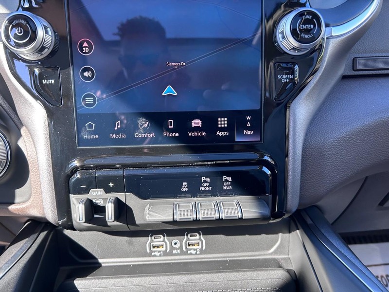 Ram 1500 Vehicle Full-screen Gallery Image 15