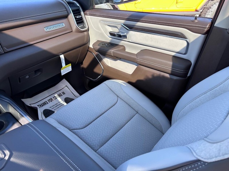 Ram 1500 Vehicle Full-screen Gallery Image 17