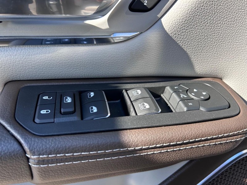 Ram 1500 Vehicle Full-screen Gallery Image 18