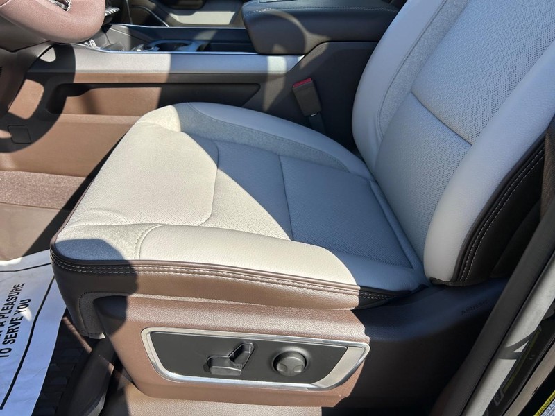 Ram 1500 Vehicle Full-screen Gallery Image 20