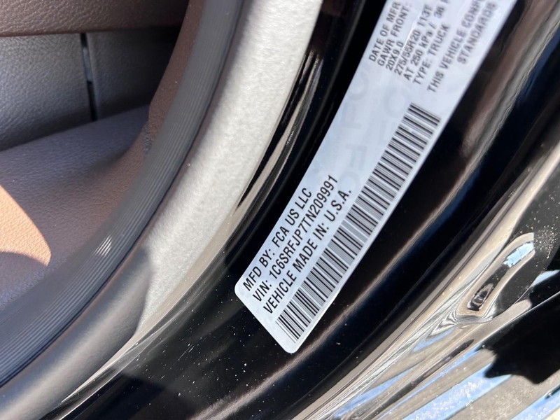 Ram 1500 Vehicle Full-screen Gallery Image 23