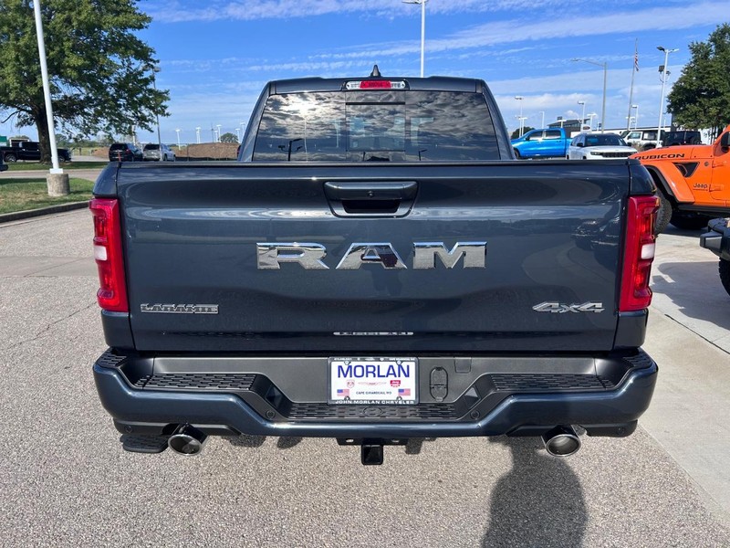 Ram 1500 Vehicle Full-screen Gallery Image 5